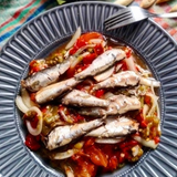 Small Sardines in Smoked Olive Oil 10-15 pcs La Brujula 130g Tin |  Sardinillas en Aceite de Oliva Ahumado 10-15 pcs La Brujula  130 g Tin